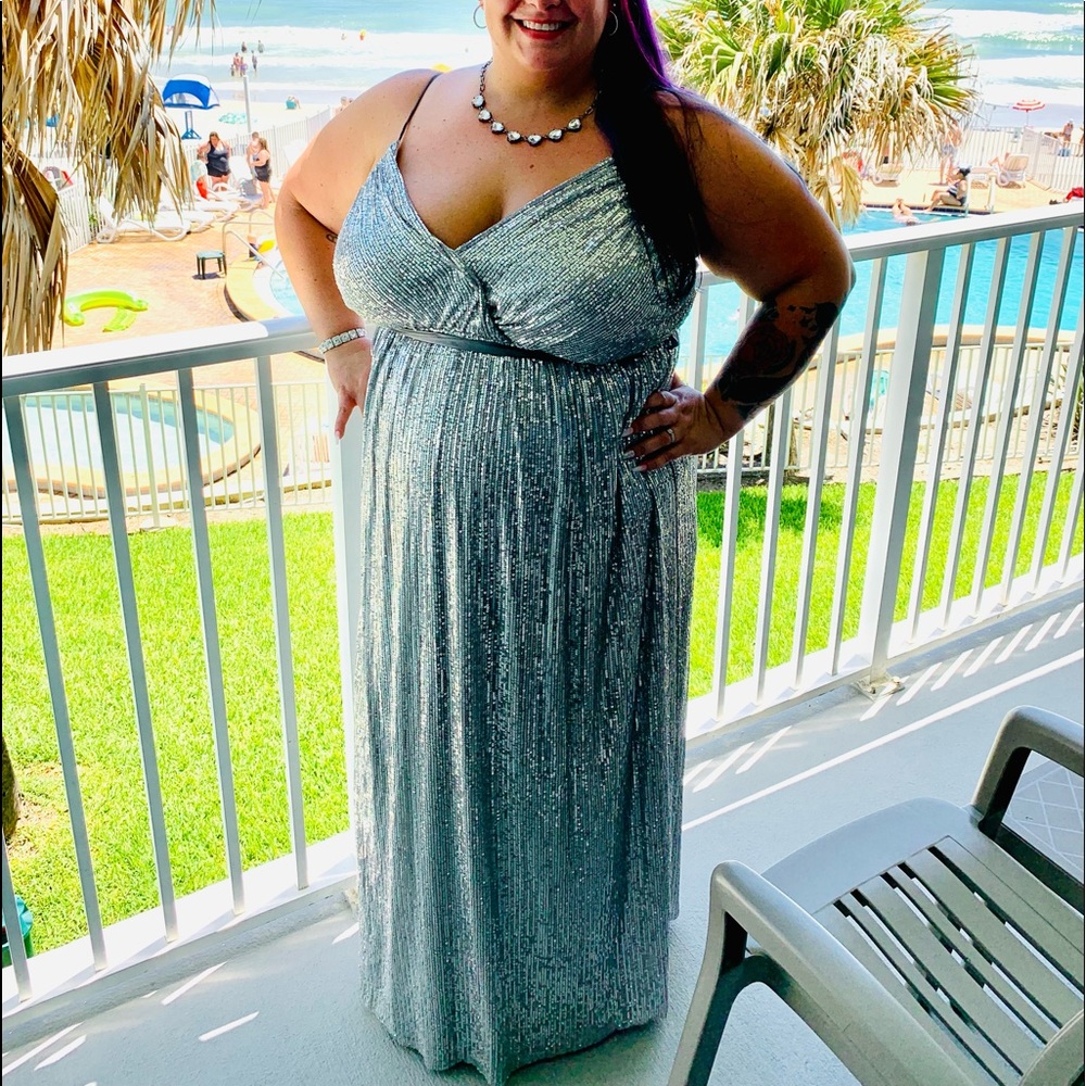 Beautiful Southern Fried Chicks dress. Worn once. Fits 18/20